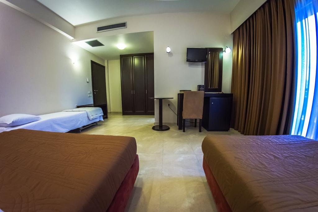 Giotis Boutique Hotel อิโออันนินา ภายนอก รูปภาพ